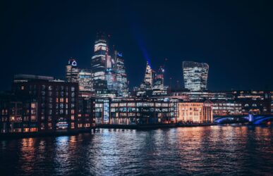 Londoner Skyline bei Nacht